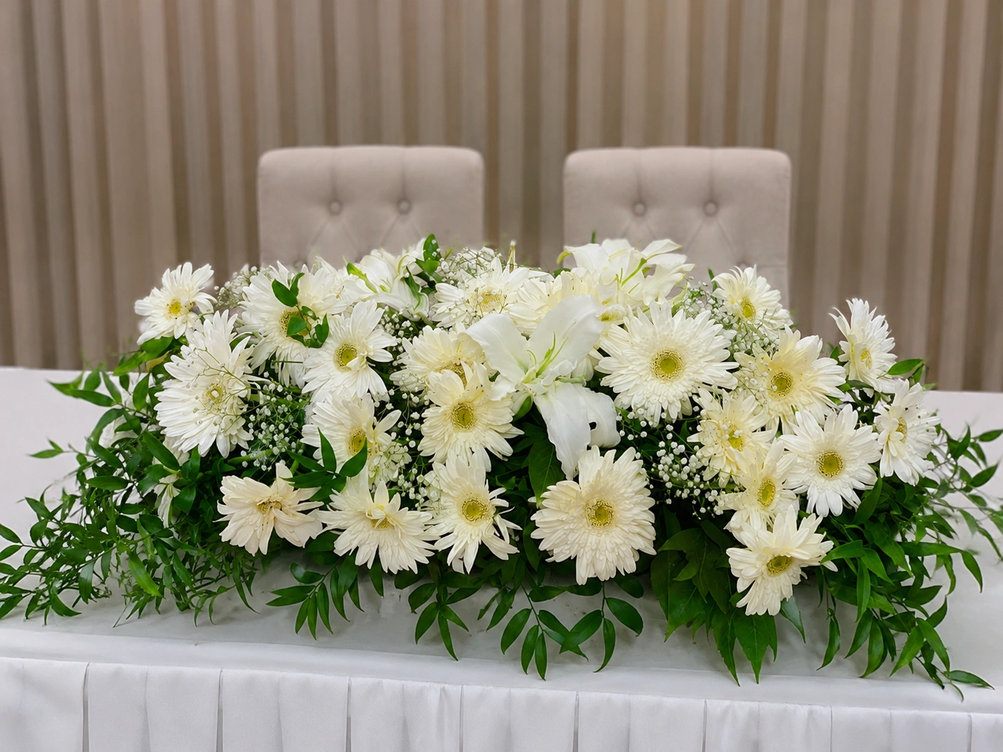 Beyaz Gerbera Düğün Masa Çiçeği — Gaziantep Papatya & Gerbera siparişi, aynı gün teslimat