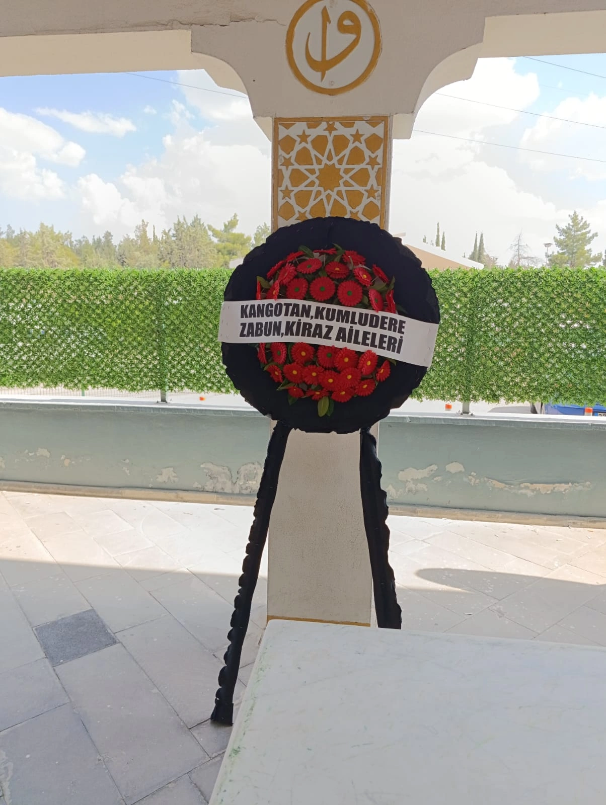 Yapay Kırmızı Cenaze Çelengi